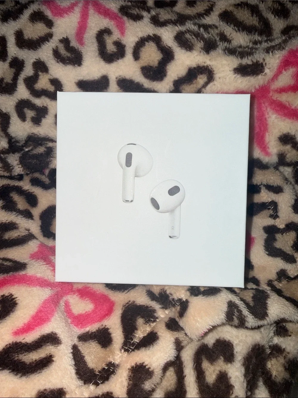 Apple White Wireless Earbuds with Charging Case